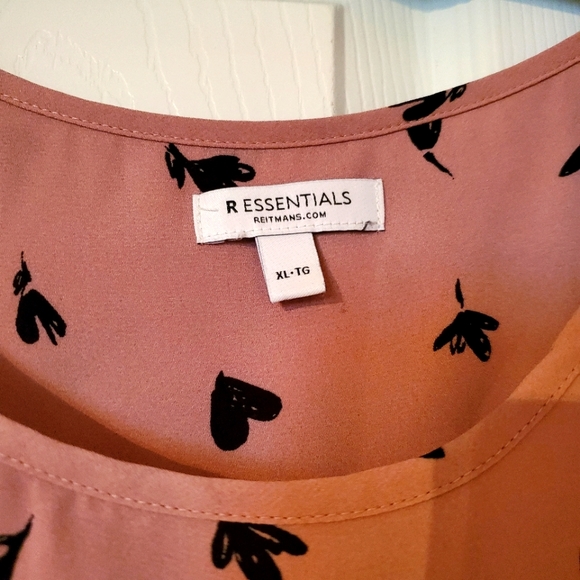 Beautiful blouse with small pocket detail - Picture 2 of 5